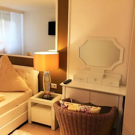 Tiffany'S Ferienapartments Sind Alles, Ausser... Gewoehnlich!!! Timmendorfer Strand Buitenkant foto